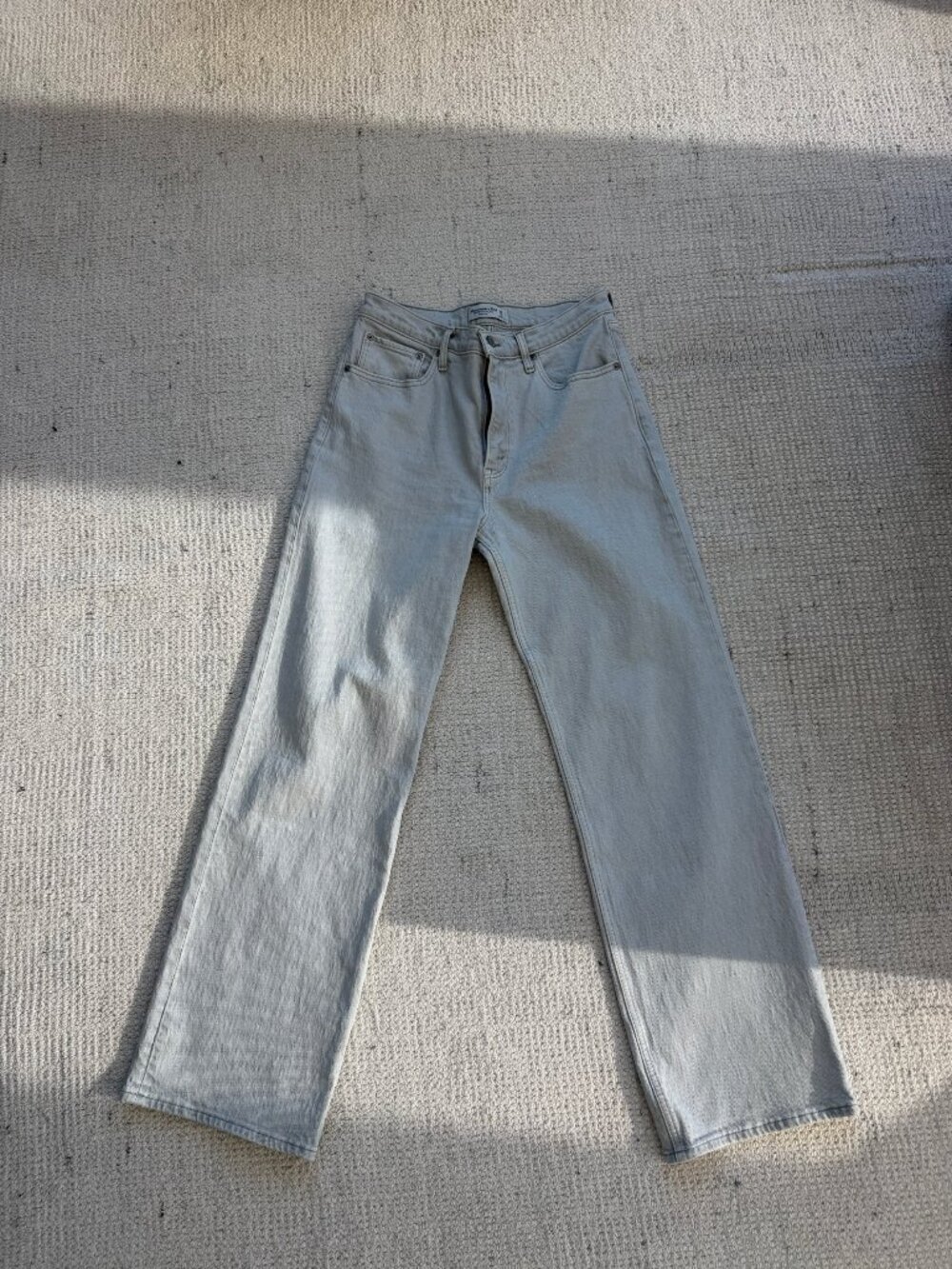Abercrombie The '90s Relaxed Jean High Rise Light Gray 28/6 Regular